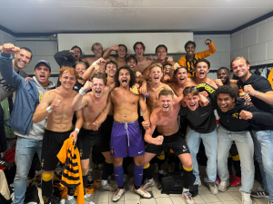 HVV onder 23 viert de overwinning op HBS.