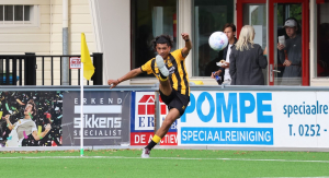 Abdel Mohamed met een technisch mooi getrapte corner.