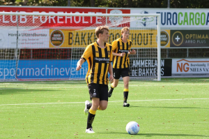 Max Hagemann stoomt weer eens over de rechterkant op.