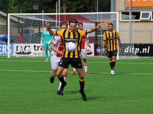 Totale controle bij Lodewijk Dekker, die een uitstekende wedstrijd speelt.