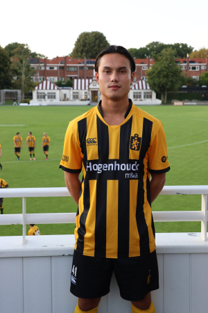 Bixant Tjiptawardana zorgt met een kopbal voor de gelijkmaker: 1-1.