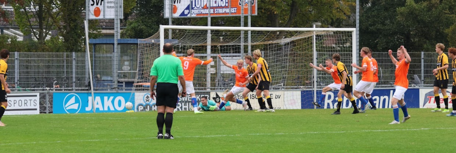 Maar bij de rebound zijn Ole en Guus kansloos, 1-0.