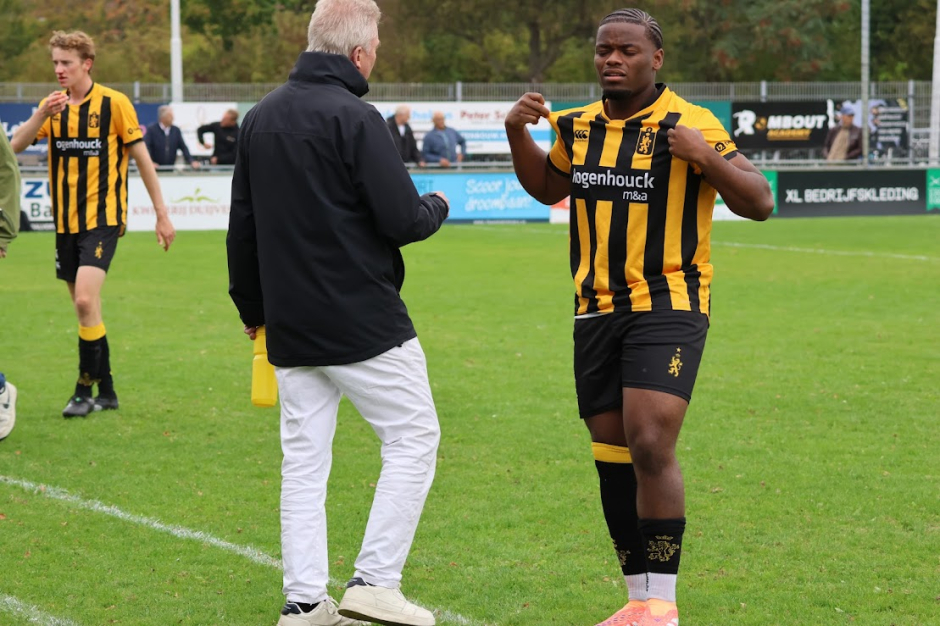 Kevin Badmus (r.) valt voor Storm in.