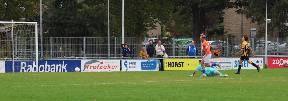 In de counter valt de 2-0 van Steyn de Bruijn. Guus Dicke en Kristo Bol kunnen het niet voorkomen.