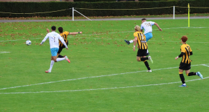 Anouar Zibouh haalt vernietigend uit, HVV-doelman Guus Dicke is kansloos, 1-2.