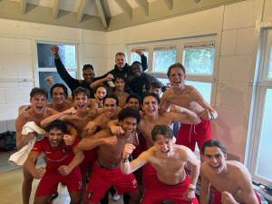 HVV onder 23 viert de tweede competitiezege van het seizoen op uitbundige wijze.