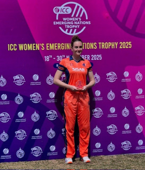 Iris Zwilling ontvangt haar Award