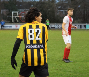 Quiz-vraag: Waarom speelt Abdel "Appie" Mohamed met nummer 82 en Connor Coward met 99 op de rug?