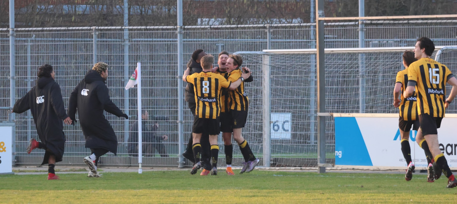 En heeft in de 7e minuut van de blessuretijd reden voor een echt feestje.