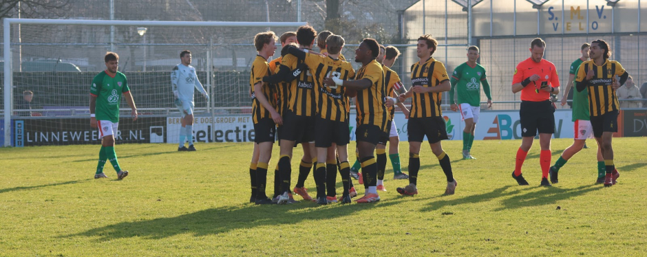 HVV viert een feestje.