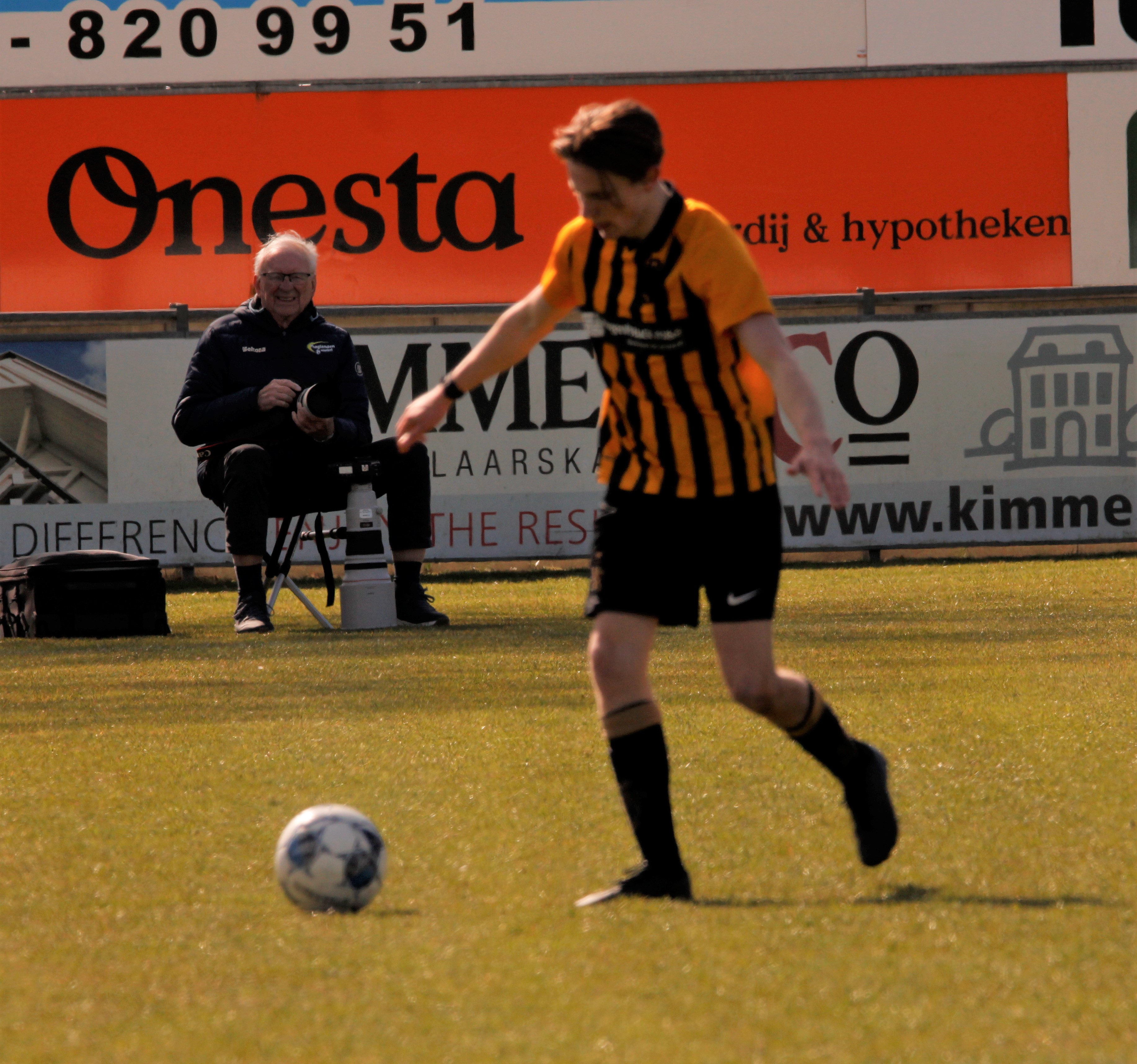 Topscorer Lodewijk Dekker in volle actie.