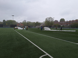 Coveren in de storm was lastig maar niet meer nodig: de winst was binnen!
