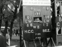 Plaatje Bioscoopjournaal uit 1964. Op het veld van de Haagse Cricket Club wint Nederland de cricketwedstrijd tegen Australië .