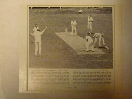 HBS I -- HCC I in 1964; Peter van Arkel (springend) Ernst Vriens (bowler) en Rob Colthoff (wicketkeeper)