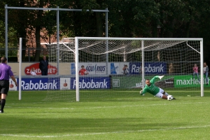 Strafschop met een goed geplaatste bal door Joppe (1-0)