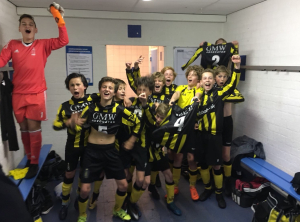 HVV O13-1 uitzinnig van vreugde na bereiken KNVB bekerfinale