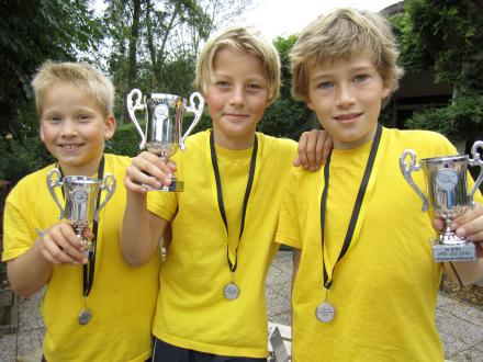 De prijswinnaars van de HTV J10 championsleague: Tibor (links, 2e), Joost (midden, 1e) en Thomas (rechts, 3e).